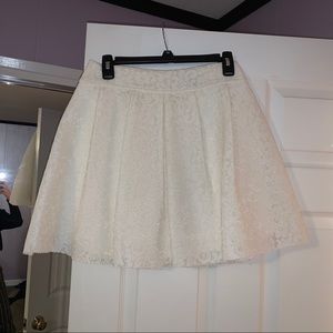 Express Fit and Flare White Skirt (SIZE 2)